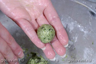Куриный бульон с зелеными клецками Куриный бульон с зелеными клецками