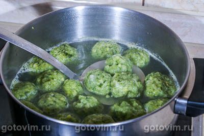 Куриный бульон с зелеными клецками Куриный бульон с зелеными клецками