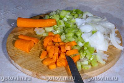Куриный суп с клецками и сельдереем Куриный суп с клецками и сельдереем