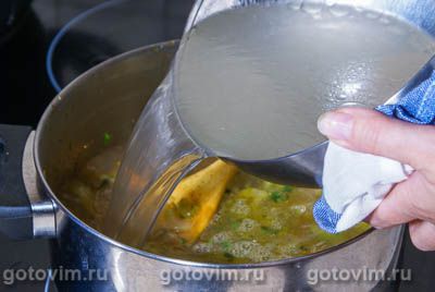 Куриный суп с клецками и сельдереем Куриный суп с клецками и сельдереем