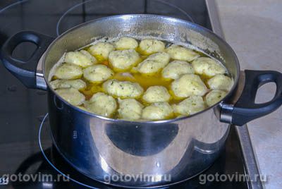 Куриный суп с клецками и сельдереем Куриный суп с клецками и сельдереем