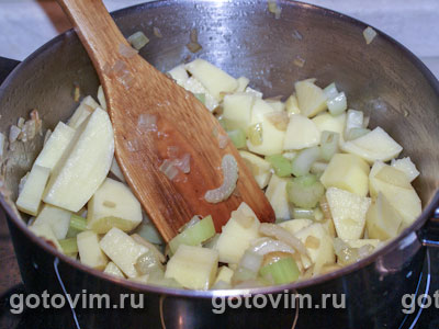 Картофельный суп пюре с сельдереем и куриными клецками