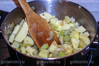 Картофельный суп пюре с сельдереем и куриными клецками Картофельный суп пюре с сельдереем и куриными клецками