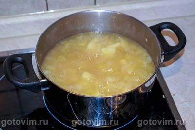 Картофельный суп пюре с сельдереем и куриными клецками Картофельный суп пюре с сельдереем и куриными клецками