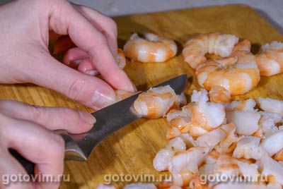 - (Maki sushi rolls)