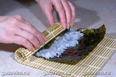 - (Maki sushi rolls)