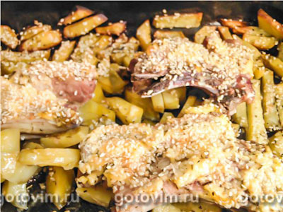 Свинина, запеченная с картофелем и кунжутом Свинина, запеченная с картофелем и кунжутом
