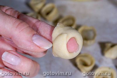 Тортеллини с мясной начинкой в томатном соусе