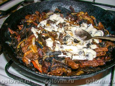 Запеканка из говядины с грибами и картофельной корочкой Запеканка из говядины с грибами и картофельной корочкой