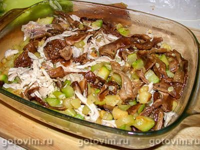 Запеканка с курицей, кабачками и грибами