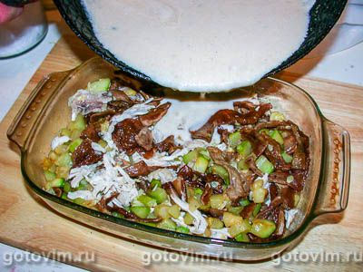Запеканка с курицей, кабачками и грибами
