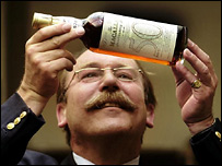 Бутылку виски Macallan 1926 года купили за 54 тыс. долларов. Для Christie's это рекорд.