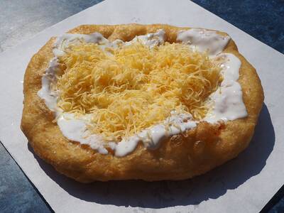 ������  (lángos)