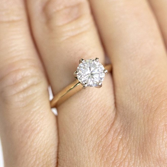 Откуда пошла традиция дарить кольцо с бриллиантом в день помолвки?