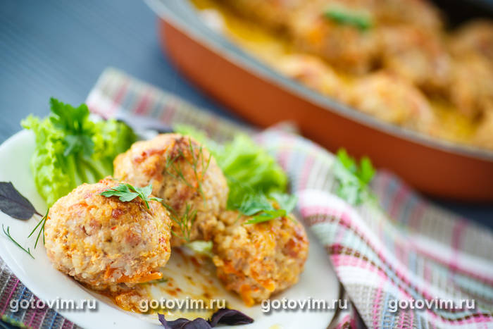 Мясные тефтели с рисом под молочным соусом Мясные тефтели с рисом под молочным соусом