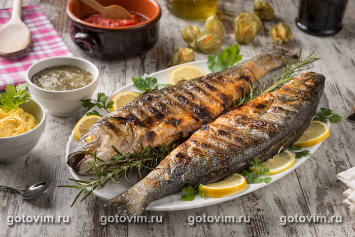 Морской окунь с луком-порей Морской окунь с луком-порей