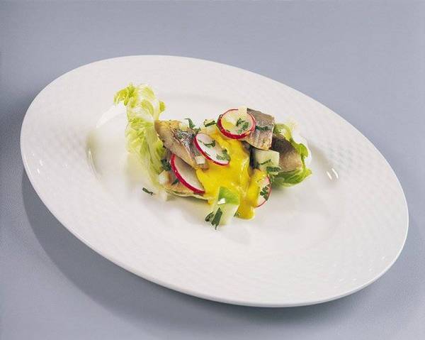 Салат из маринованной норвежской сельди и корнишонов с горчичным соусом Салат из маринованной норвежской сельди и корнишонов с горчичным соусом