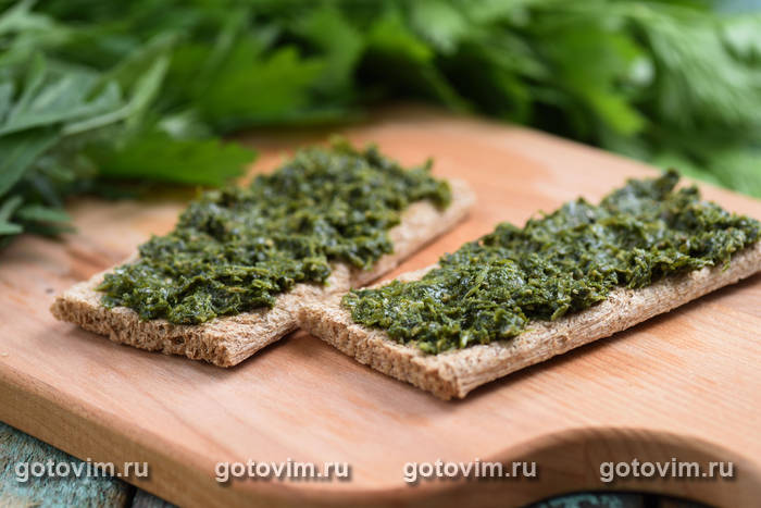 Соус чимичурри с зелеными оливками Соус чимичурри с зелеными оливками