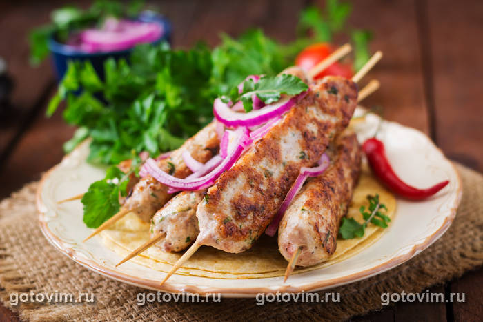 Люля-кебаб из курицы с копченым салом Люля-кебаб из курицы с копченым салом