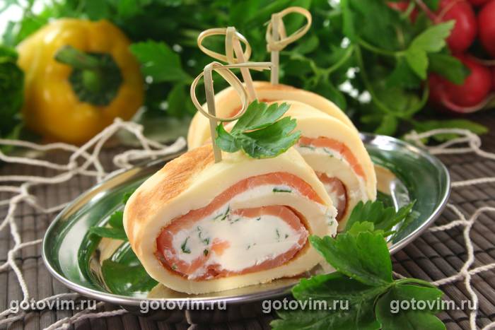 Блинные рулетики с красной рыбой и сливочным сыром Блинные рулетики с красной рыбой и сливочным сыром
