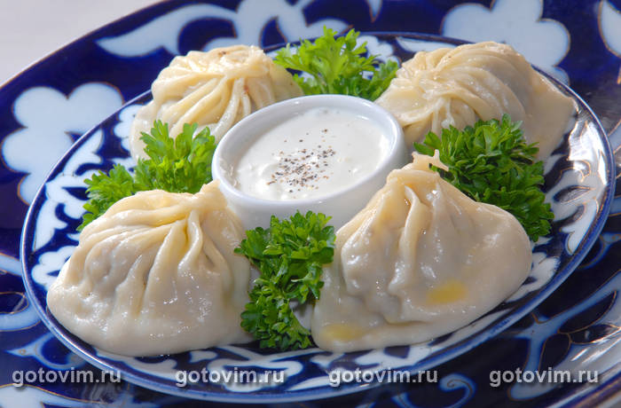 Манты с бараниной и йогуртовым соусом Манты с бараниной и йогуртовым соусом