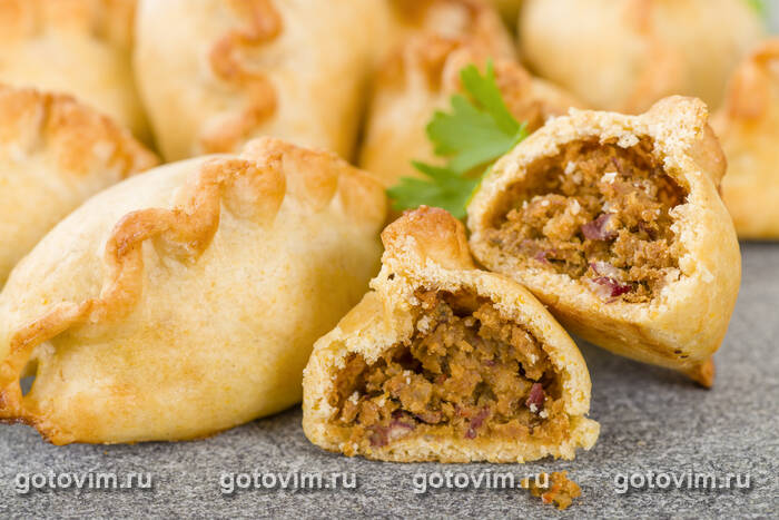 Корнуэльские пирожки с мясом и картофелем Корнуэльские пирожки с мясом и картофелем
