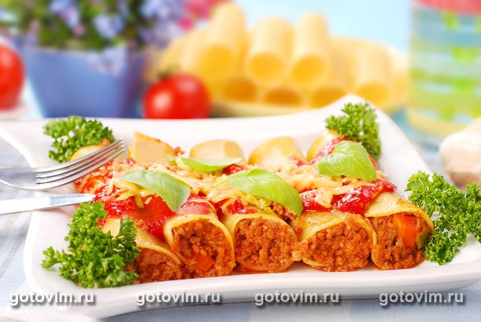 Каннеллони с курицей под томатным соусом Каннеллони с курицей под томатным соусом