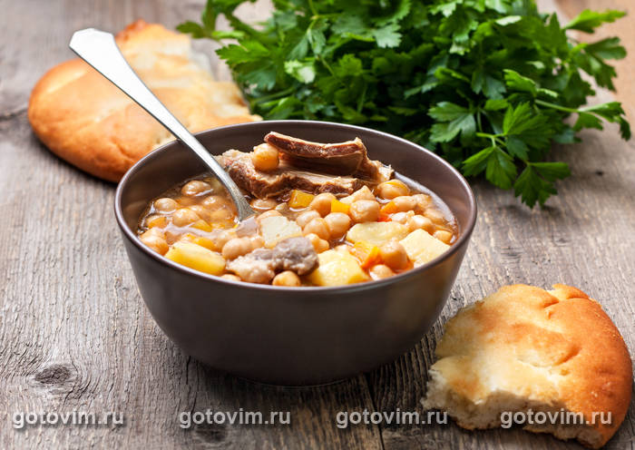 Суп из ягненка с нутом и овощами