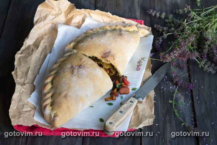 Кальцоне с курицей, грибами и овощами Кальцоне с курицей, грибами и овощами