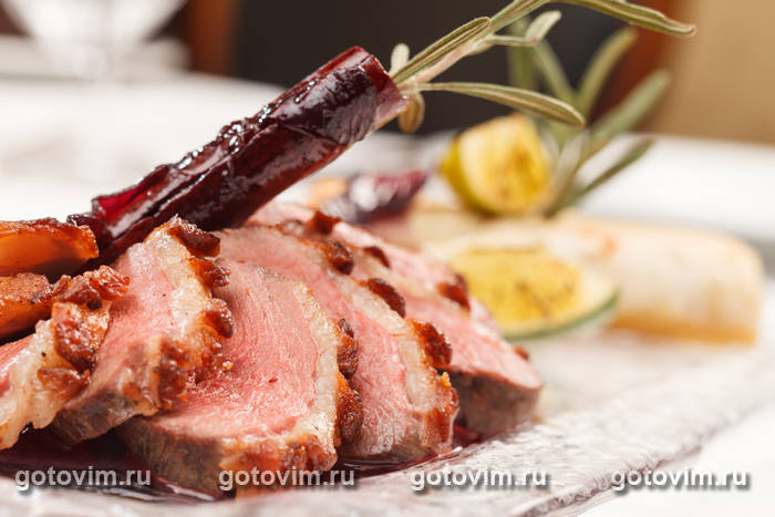 Утиная грудка с соусом из мушмулы Утиная грудка с соусом из мушмулы