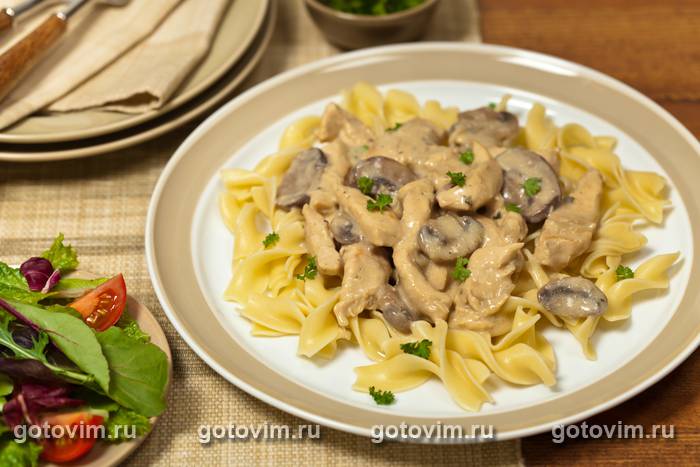 Бефстроганов из курицы с грибами Бефстроганов из курицы с грибами