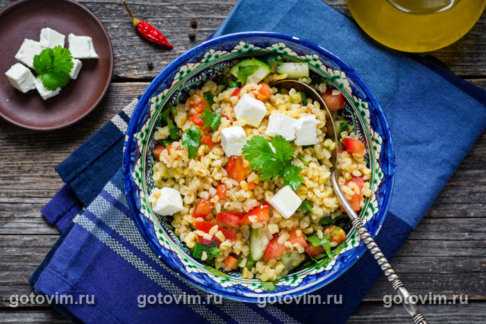 Салат табуле с овощами и сыром фета Салат табуле с овощами и сыром фета