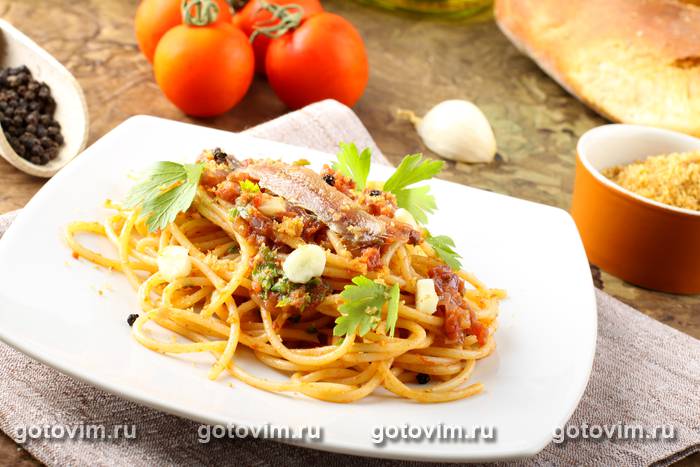 Паста с соусом из анчоусов и жареного лука Паста с соусом из анчоусов и жареного лука