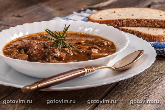 Гуляш из говядины с салом Гуляш из говядины с салом