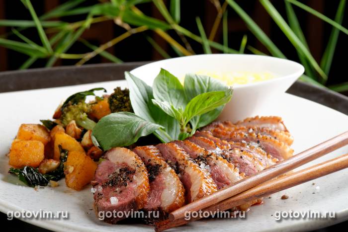 Утиная грудка с манго и картофельными розетками Утиная грудка с манго и картофельными розетками
