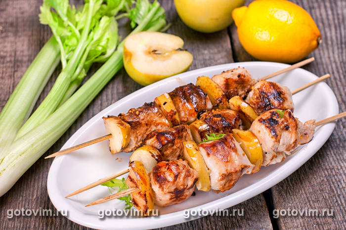 Шашлык из курицы с яблоками и ананасами Шашлык из курицы с яблоками и ананасами
