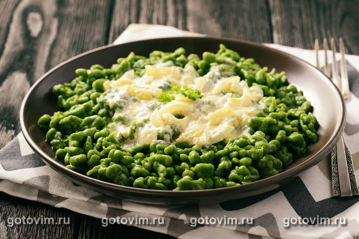 Шпинатные клецки шпецле с сырным соусом (Spinatspätzle) Шпинатные клецки шпецле с сырным соусом (Spinatspätzle)
