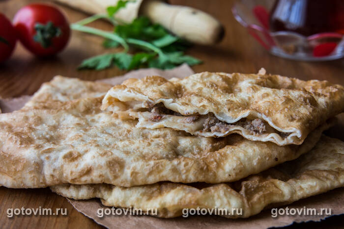 Турецкий пирог бёрек с мясной начинкой (Börek) Турецкий пирог бёрек с мясной начинкой (Börek)