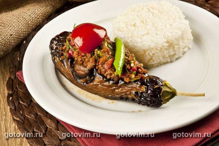 Фаршированные мясом баклажаны по-турецки Карныярык (Karniyarik) Фаршированные мясом баклажаны по-турецки Карныярык (Karniyarik)