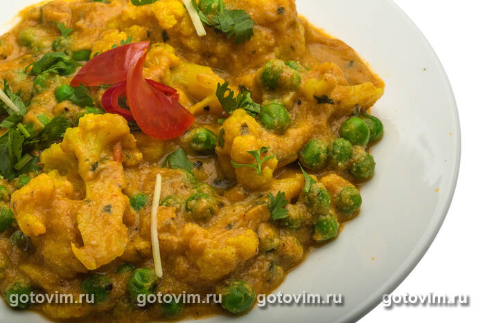 Карри из цветной капусты с зеленым горошком и кешью (Cauliflower and cashew Mughlai curry) Карри из цветной капусты с зеленым горошком и кешью (Cauliflower and cashew Mughlai curry)