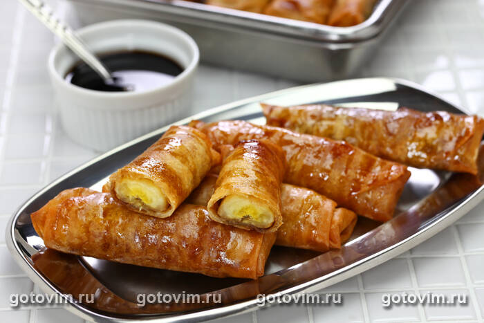     -  (Banana Lumpia (Turon) with Caramel Sauce)