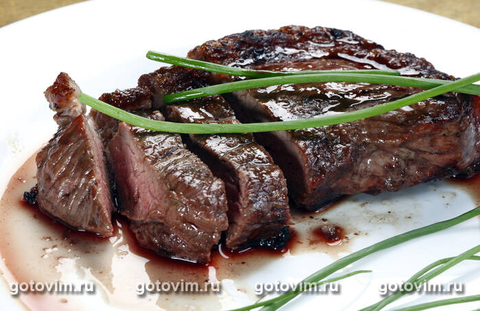 Стейк пиканья с соусом чимичурри (Steak Picanha à brasileira) Стейк пиканья с соусом чимичурри (Steak Picanha à brasileira)