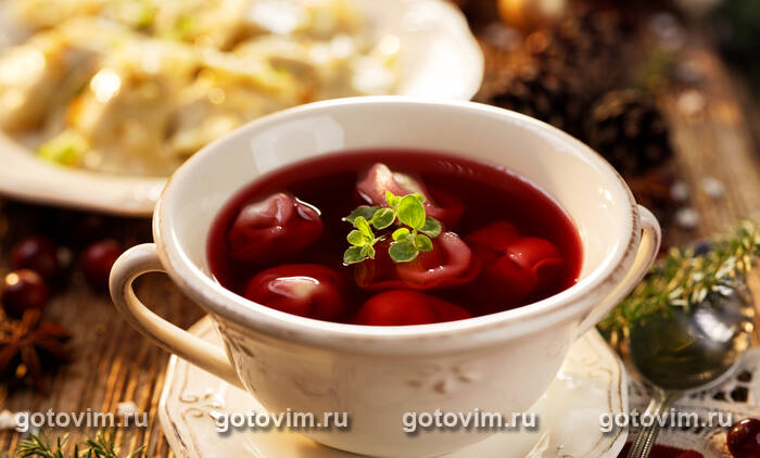 Польский постный борщик c квашеной свеклой, грибами, черносливом и «ушками» (Barszczyk czerwony z uszkami) Польский постный борщик c квашеной свеклой, грибами, черносливом и «ушками» (Barszczyk czerwony z uszkami)