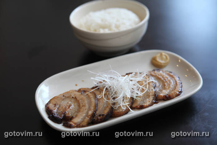 Тясю - свиная грудинка, тушенная с пряностями и луком пореем (Braised Pork Belly - Chashu) Тясю - свиная грудинка, тушенная с пряностями и луком пореем (Braised Pork Belly - Chashu)