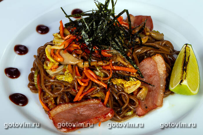 Камо-нанбан - лапша соба с уткой и луком-пореем (Kamo Nanban Soba) Камо-нанбан - лапша соба с уткой и луком-пореем (Kamo Nanban Soba)
