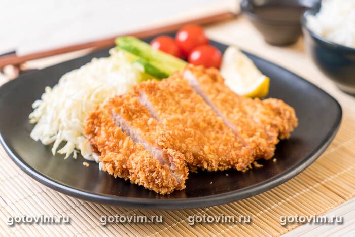 Тонкацу - отбивная из свинины в панировке панко во фритюре (Tonkotsu Japanese Pork Cutlet) Тонкацу - отбивная из свинины в панировке панко во фритюре (Tonkotsu Japanese Pork Cutlet)