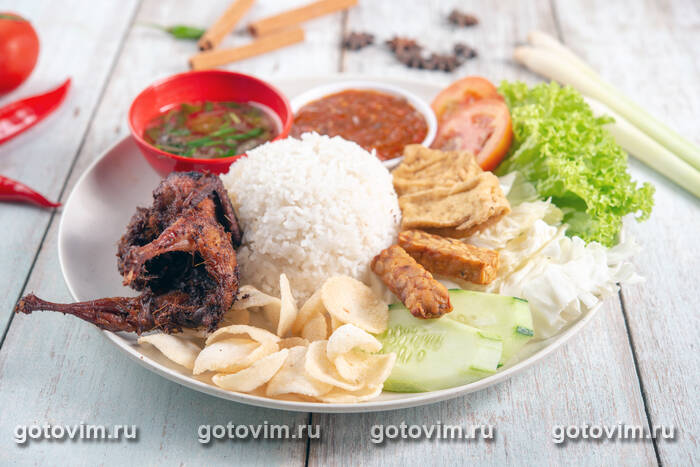 Наси лемак - рис на кокосовом молоке (Nasi lemak kukus) Наси лемак - рис на кокосовом молоке (Nasi lemak kukus)