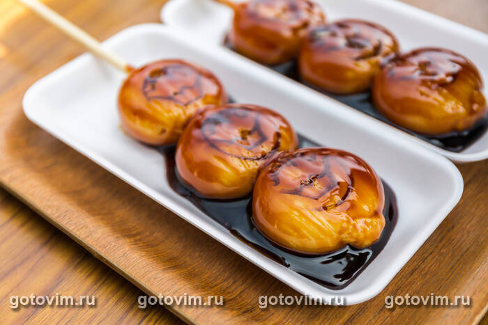 Митараши данго - десертные рисовые шарики в сладком соевом соусе (Mitarashi dango) Митараши данго - десертные рисовые шарики в сладком соевом соусе (Mitarashi dango)