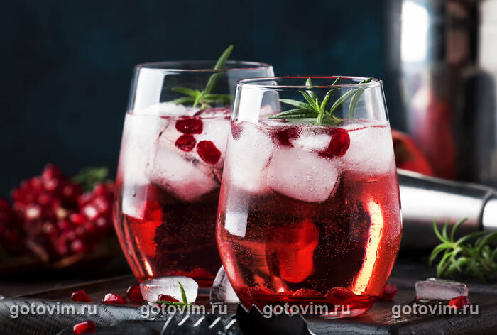 Клюквенный коктейль с джином и розмарином Клюквенный коктейль с джином и розмарином