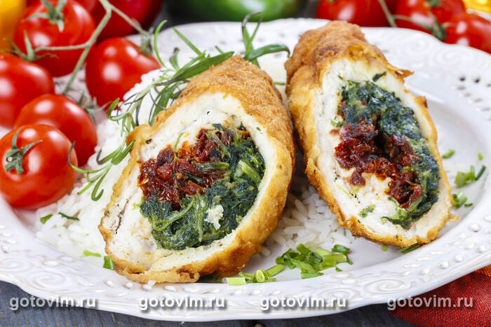 Куриные рулетики с вялеными помидорами и шпинатом Куриные рулетики с вялеными помидорами и шпинатом